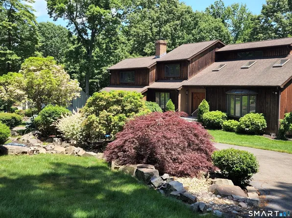 925 Dunbar Hill Rd, Hamden, CT 06514
