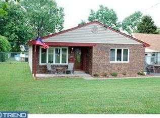 825 Crystle Rd, Aston, PA 19014