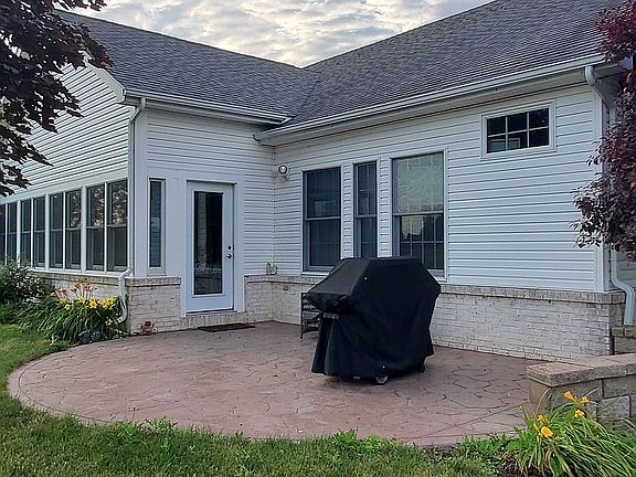 3rd image of 730 Fairway Ct