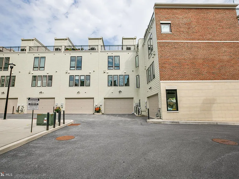 1527 Cuba St — Photo 35