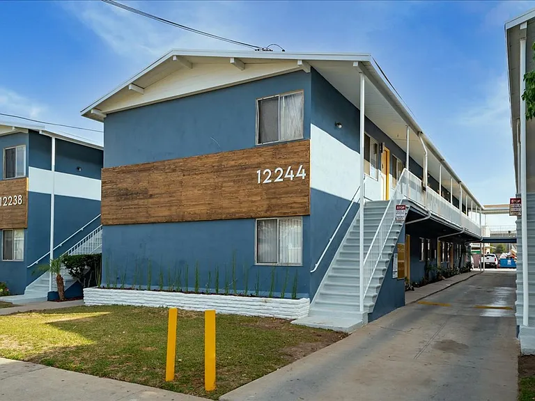 12238 Grevillea Ave #B — Photo 14