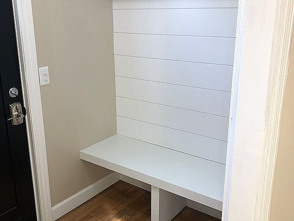 Entry way bench