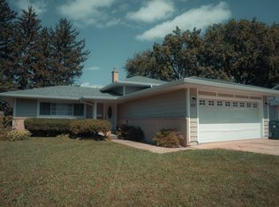 818 Horseshoe Dr, Joliet, IL 60435