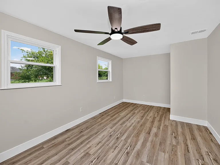 861 W Galbraith Rd — Photo 18