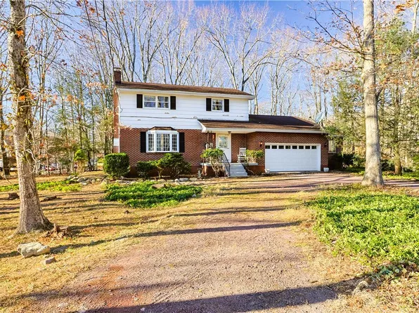 1013 Lexington Ave, Pocono Summit, PA 18346