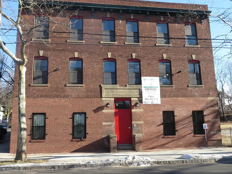 555 Winchester Ave — Photo 10
