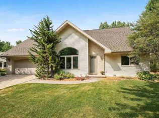 1432 E Keystone Ln, Appleton, WI 54913