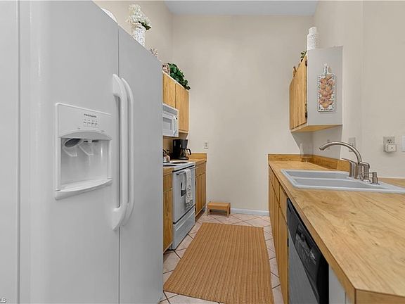 4th image of 1417 SW 51st Ln APT 34
