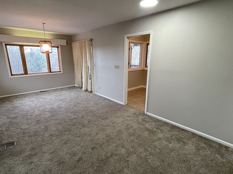2360 Balsam Dr — Photo 5
