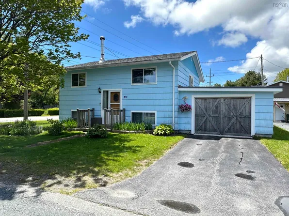 48 Zwicker Ave, Queens, NS B0T 1K0