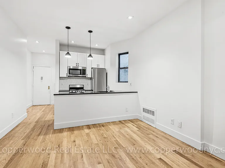 234 E 83rd St #1C — Photo 1