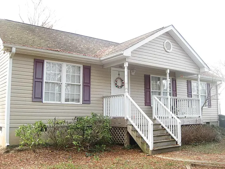 1715 Lakewood Ave — Photo 1
