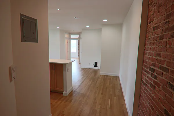 Rented by PMG Real Estate  | media 17