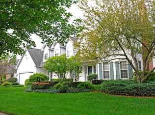 292 S Old Creek Rd, Vernon Hills, IL 60061