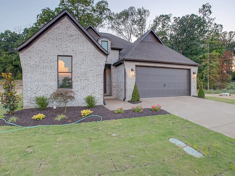 77 Kings Pond Cv — Photo 2