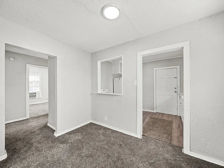 1721 W 5th St — Photo 5