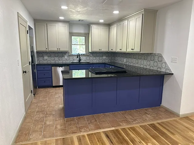 1603 Hillcrest Dr — Photo 5