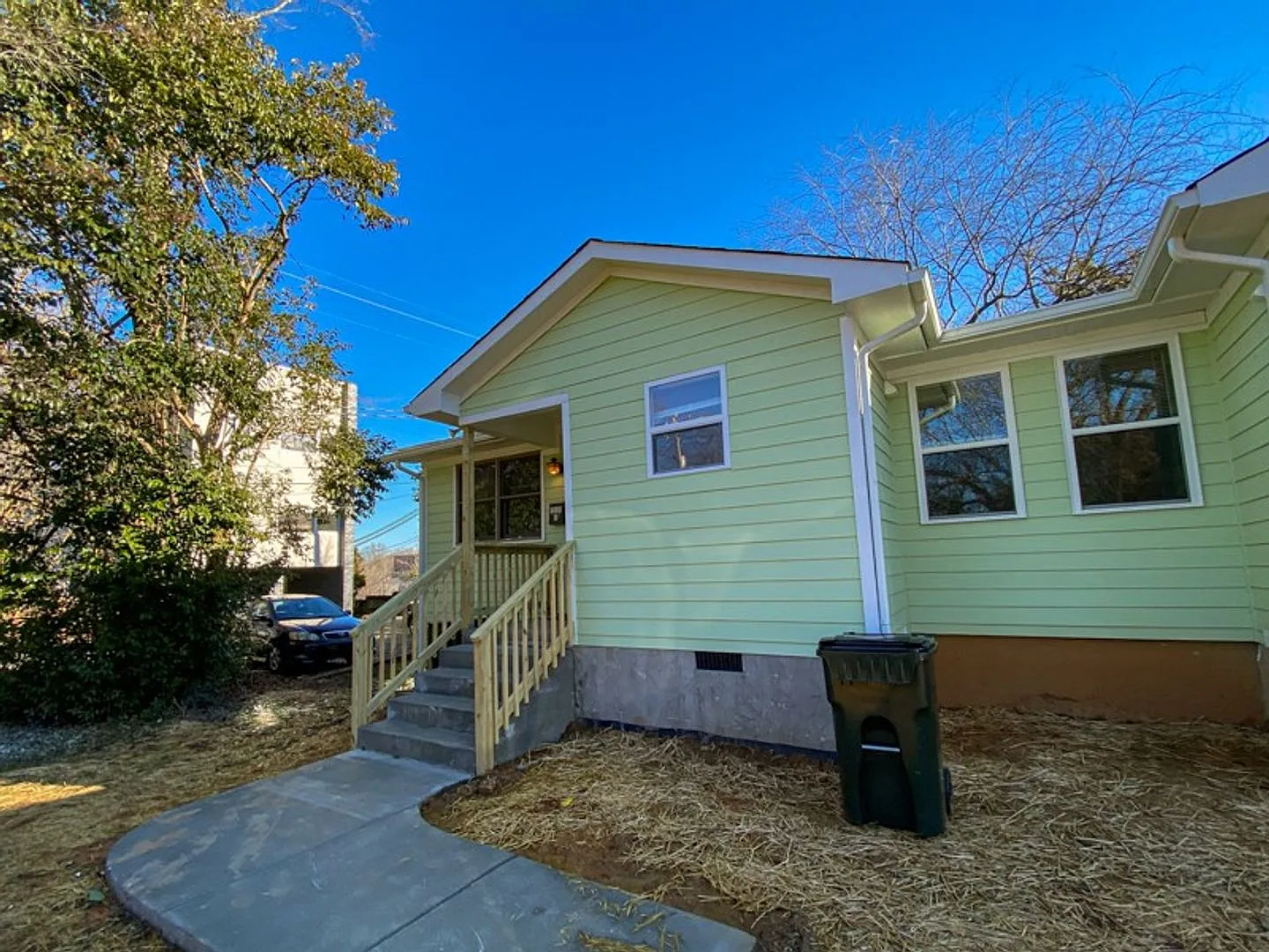 Newly Renovated Duplex on Cameron Court. — Photo 1