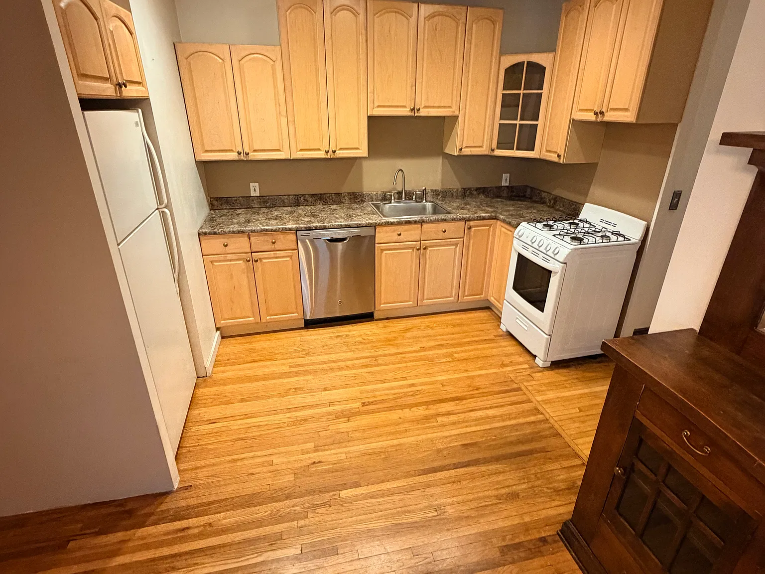 2 bed, 960 sqft, $1,475 — Photo 3
