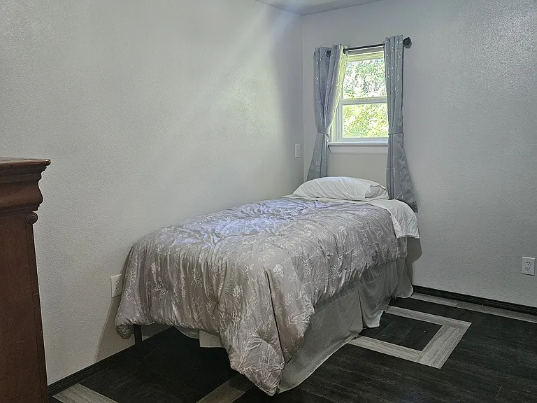 Hill Ter SW — Photo 2