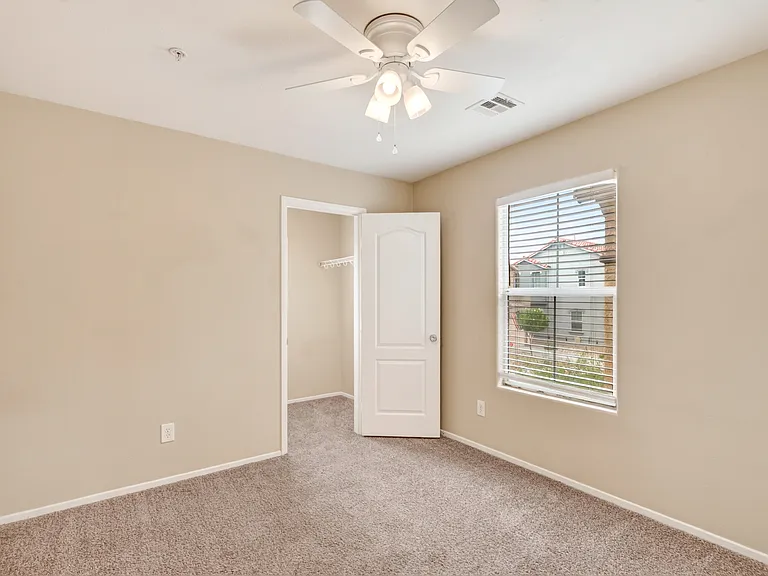 1089 Paradise Coach Dr — Photo 17