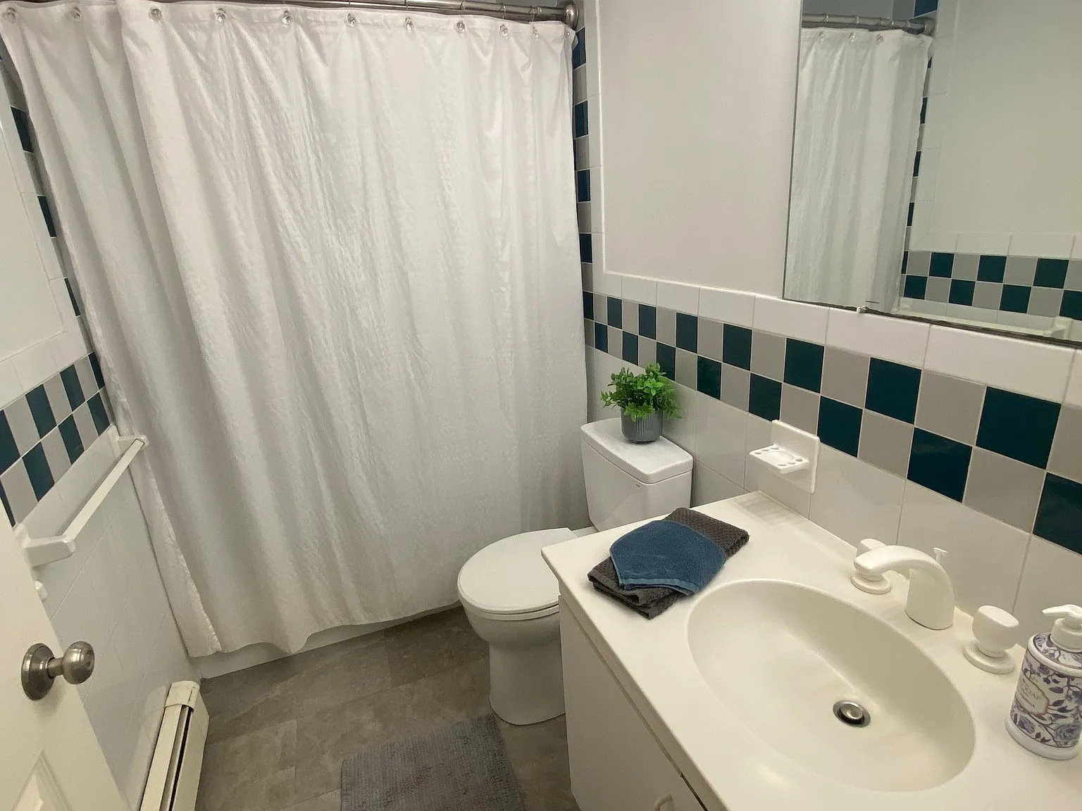 1 bed, 1.0 bath, $2,400 — Photo 4