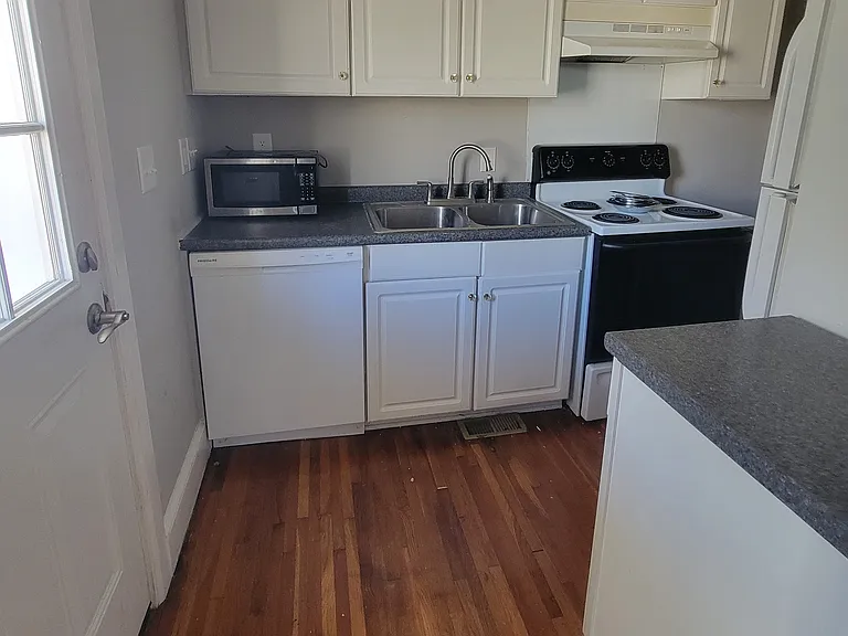 814 Lamar Ave — Photo 4