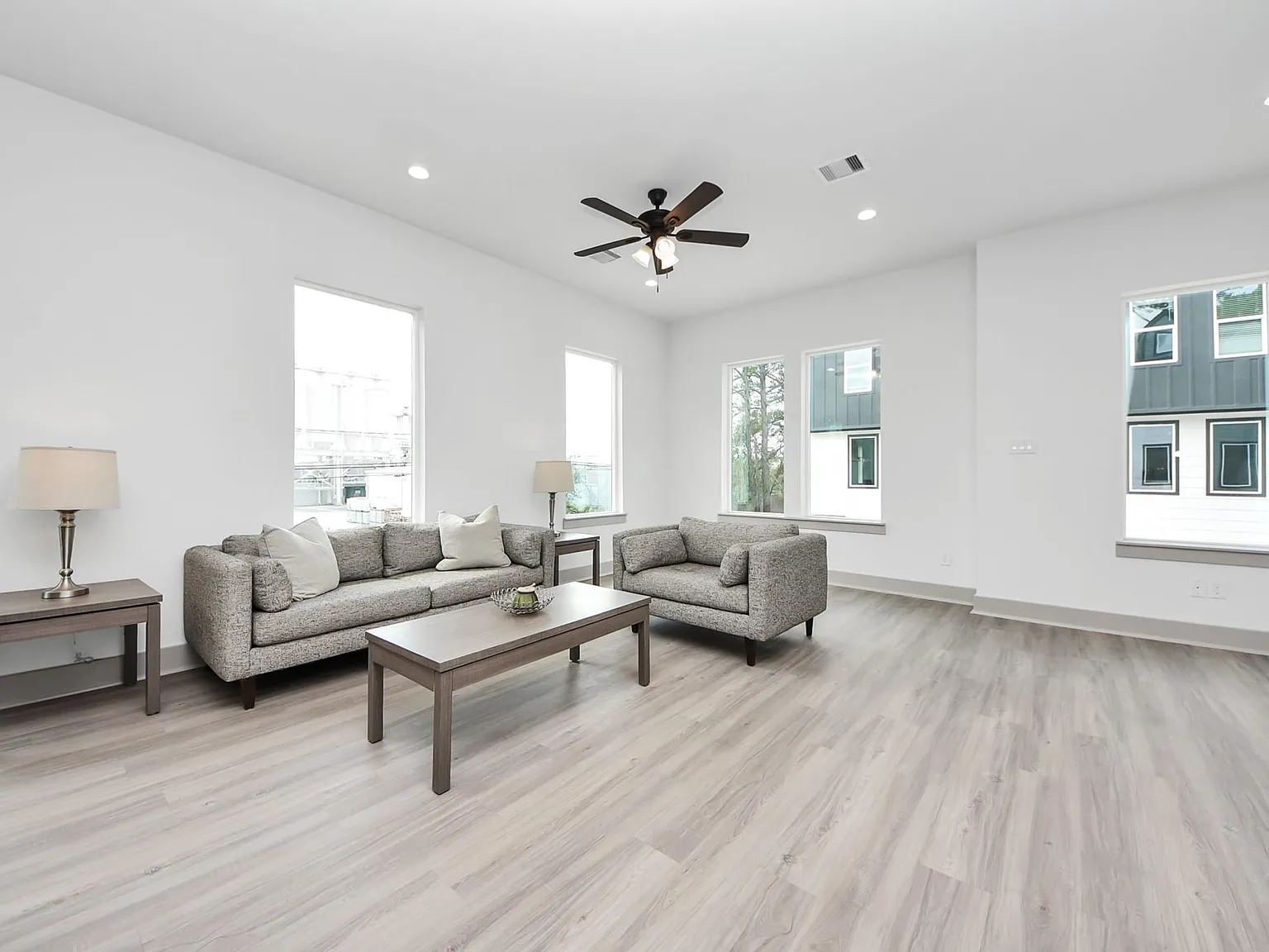 3 bed, 3.5 bath, 1716 sqft, $2,400 — Photo 1