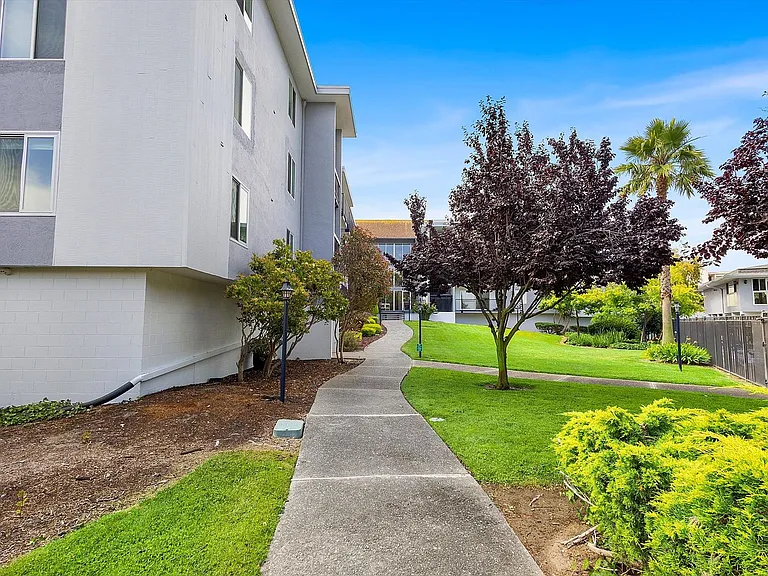 960 Shorepoint Ct #205 — Photo 3