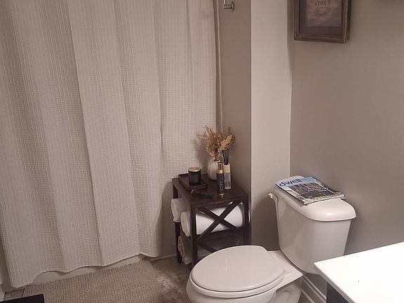 4th image of 1509 Elmwood Ave #A