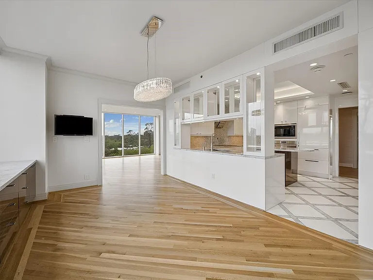 121 N Post Oak Ln #706 — Photo 9
