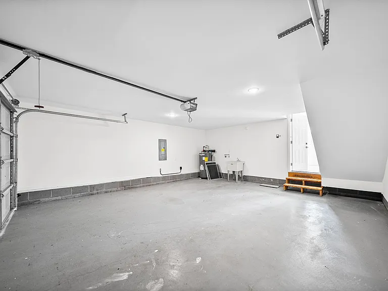 270 Harold Dr — Photo 32