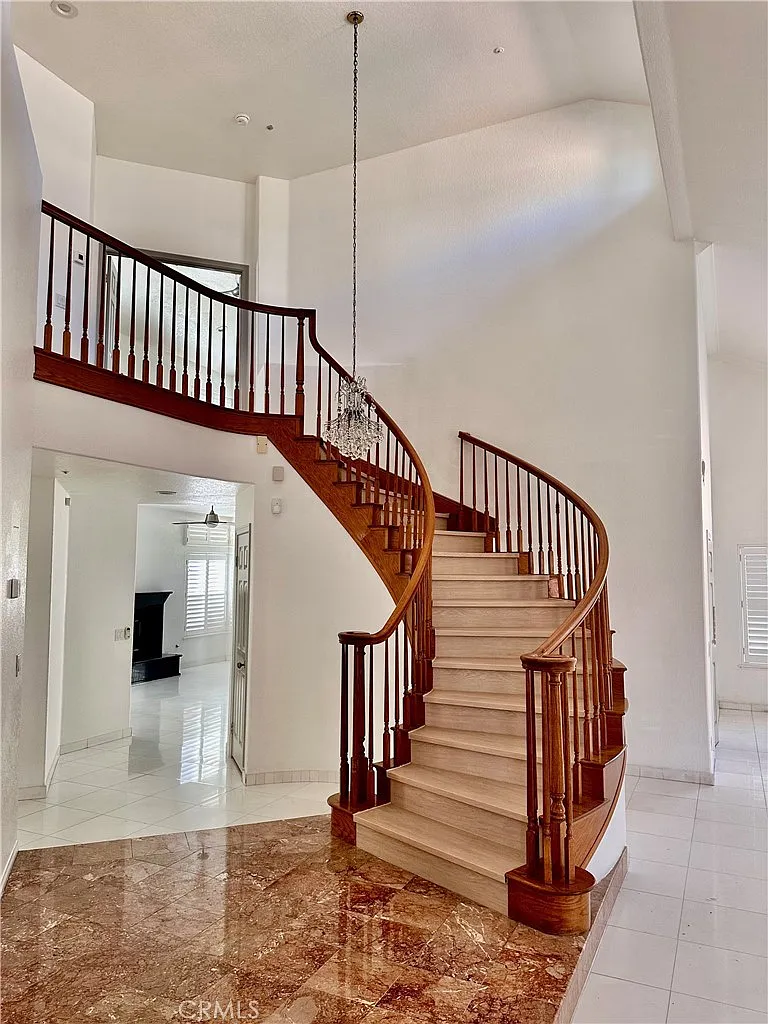 4 bed, 2984 sqft, $7,000 — Photo 3