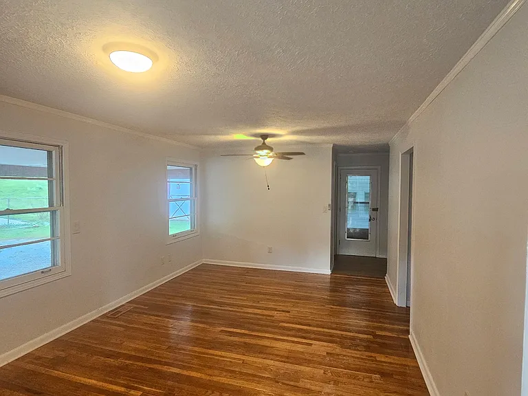 1305 N Barton St — Photo 12
