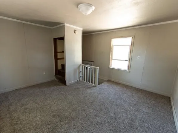 601 E 2nd Ave #6, Mitchell, SD 57301