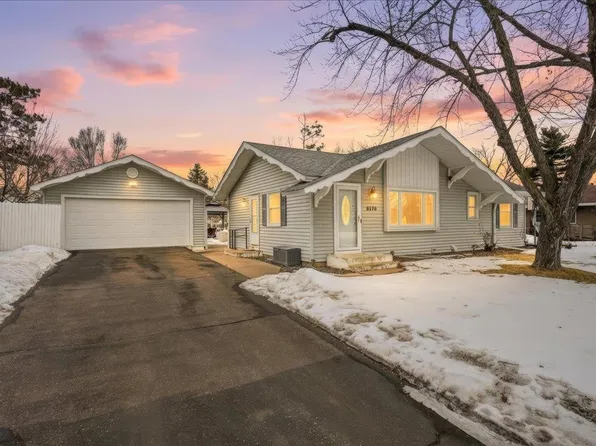 8126 Grafton Ave S, Cottage Grove, MN 55016