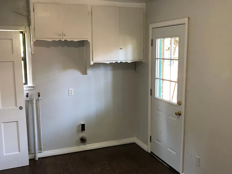 528 E Douglas Dr — Photo 16