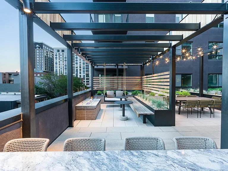 Unwind above the city at our rooftop social courtyard. Sink into a swinging chair or gather with friends in our ample social zones, all while enjoying stunning Denver views.