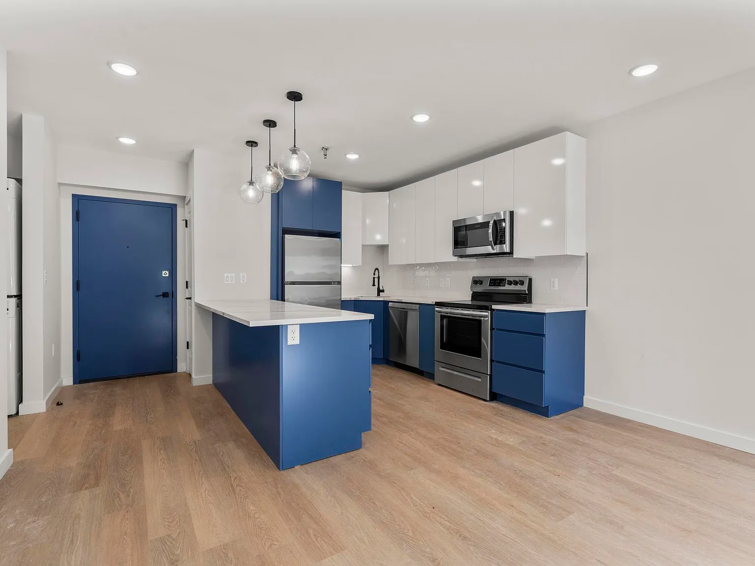 Alexandria Manor Apartments — Photo 3