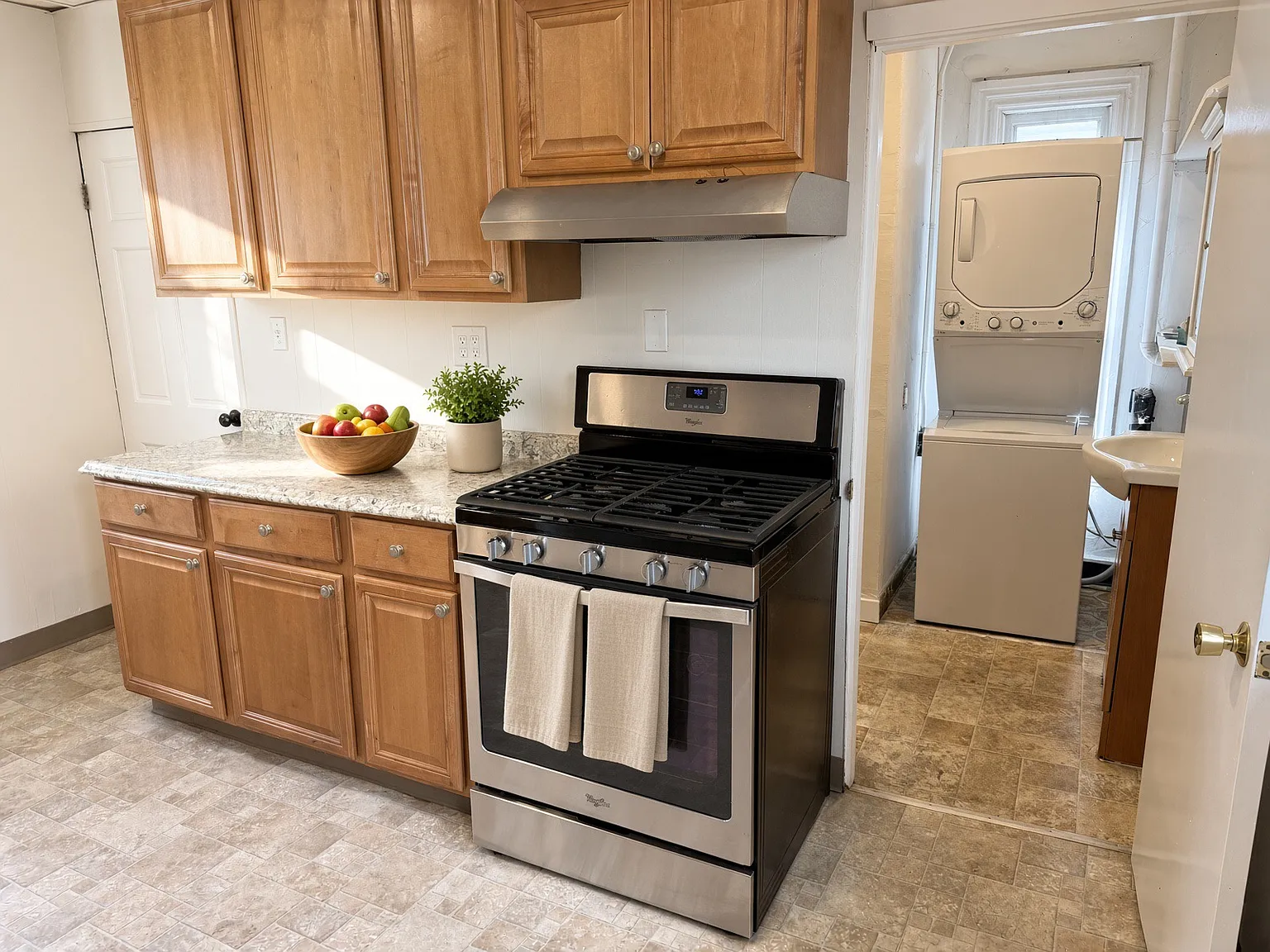 4 bed, 1200 sqft, $4,250 — Photo 2