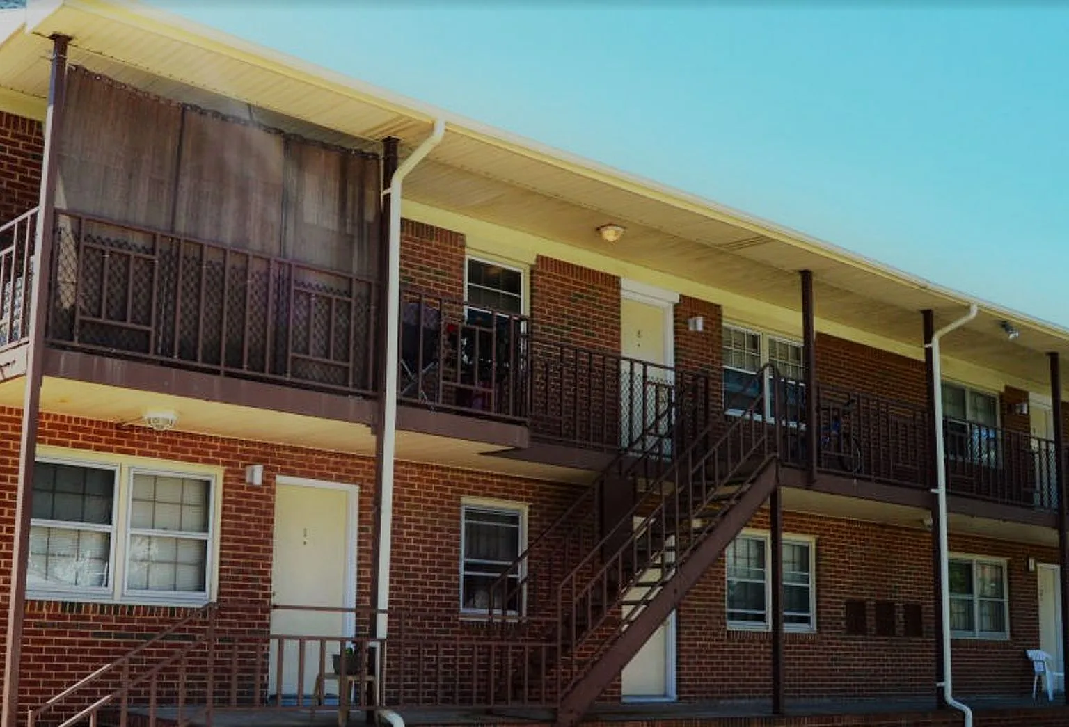 Bay Oaks Park Apartments — Photo 3
