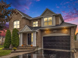 619 Chardonnay Dr, Ottawa, ON K4A 4K7