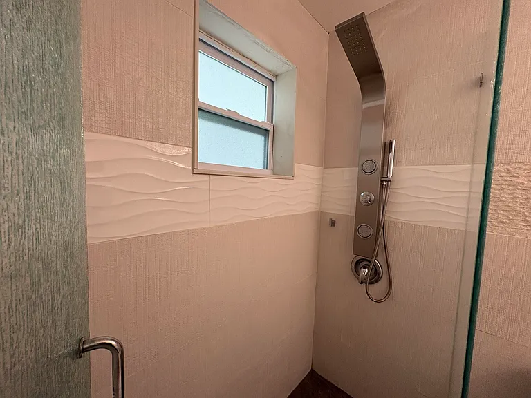 1032 NE 16th Ter — Photo 18