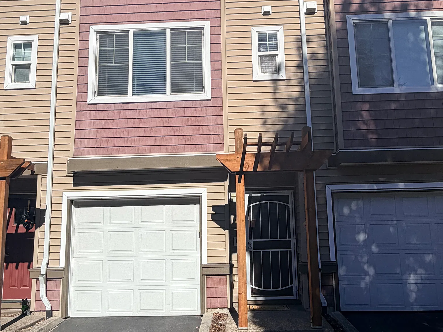 2 bed, 2.5 bath, 1104 sqft, $2,200 — Photo 2