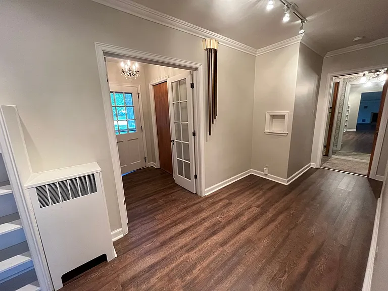 3323 Lakeshore Dr — Photo 3