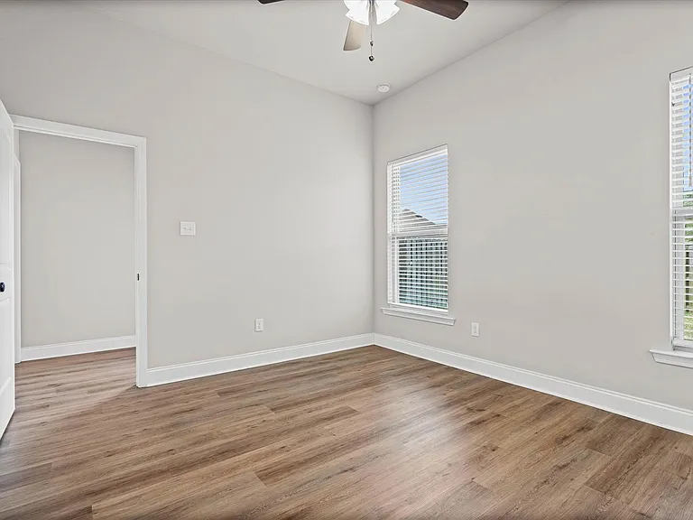 950 Gibson Ct — Photo 9