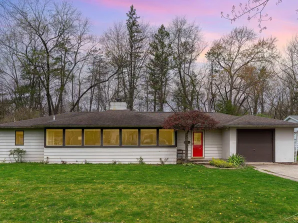 2913 Manor Dr, Midland, MI 48640