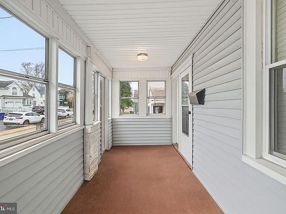 5th image of 227 Heulings Ave