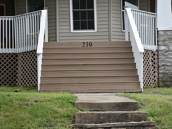 2nd image of 219 Vine St
