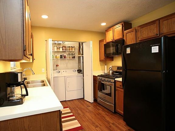 3rd image of 872 Bonnie Glen Dr SE